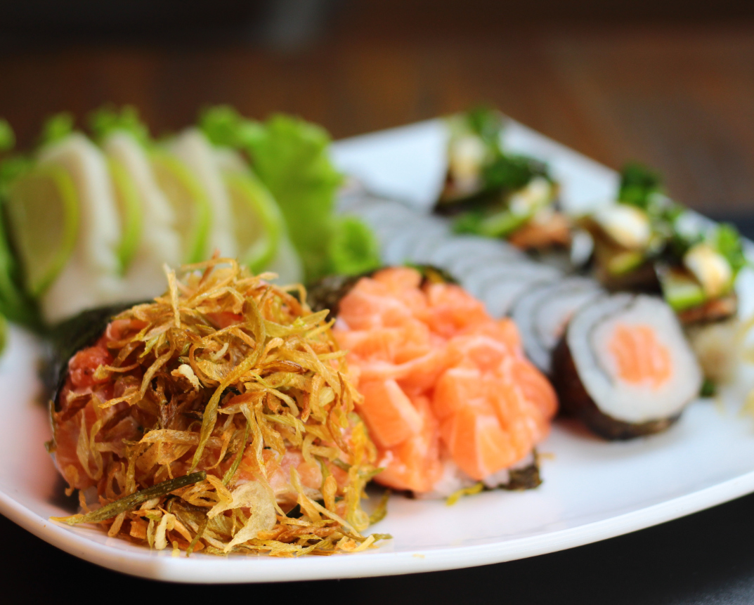 Temaki e peças japonesas apresentados no cardápio oficial do Maki San